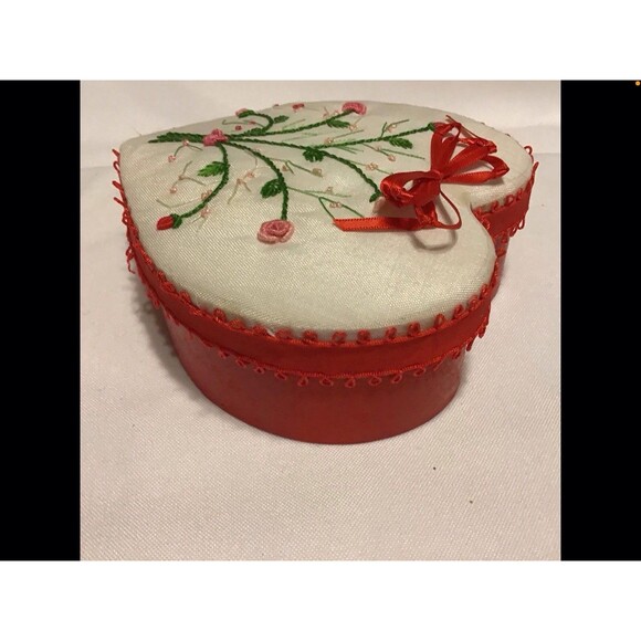 Heart Box Rosebuds Flower Embroidered White Red 5x5 Wooden Vintage Valentine - Picture 2 of 8